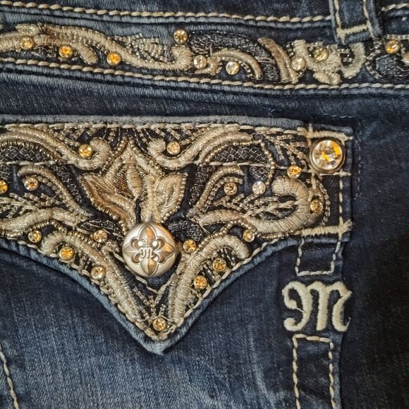 Miss Me Size 28 Mid-Rise Embroidered Swirly Rhinestone Designed Back Pockets Jea - Picture 8 of 10